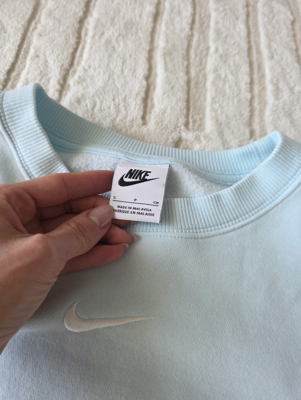 Nike Women's Light Blue Cropped Crewneck Sweatshirt Skyblue Babyblue Tiffany Blu
